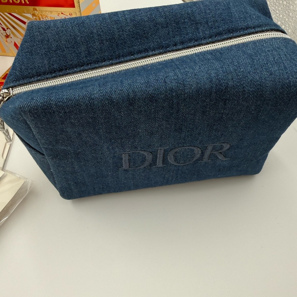 Dior Gold and Navy Holiday Makeup Set - Picture 6 of 10